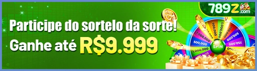 Mesa de blackjack vista de cima com cartas distribuídas